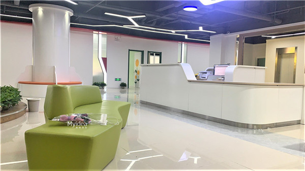 简约现代接待前台迎宾咨询台